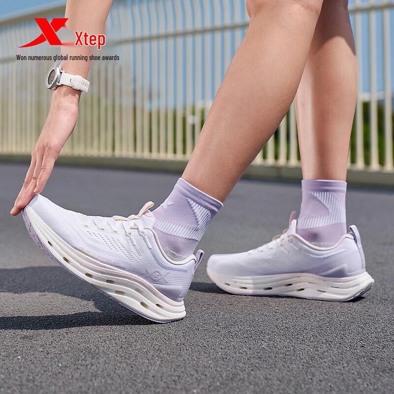 Xtep Women's Thick-Sole Cushioned Running Shoes 974218110011