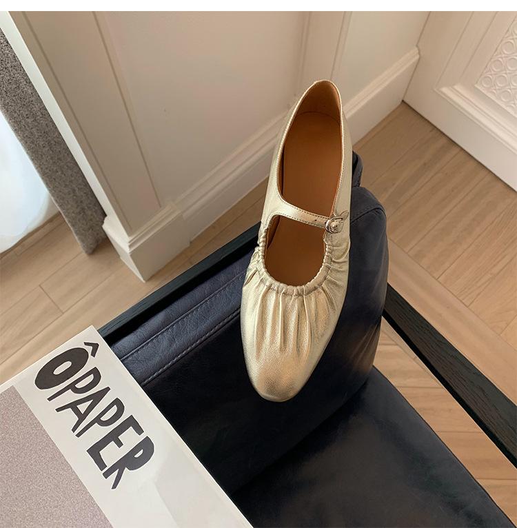 

Версия из коровьей кожи~ кожаные плиссированные туфли-лодочки с серебристым светлым вырезом женские на плоской подошве 2025 новая весна французские туфли Мэри Джейн женские 40