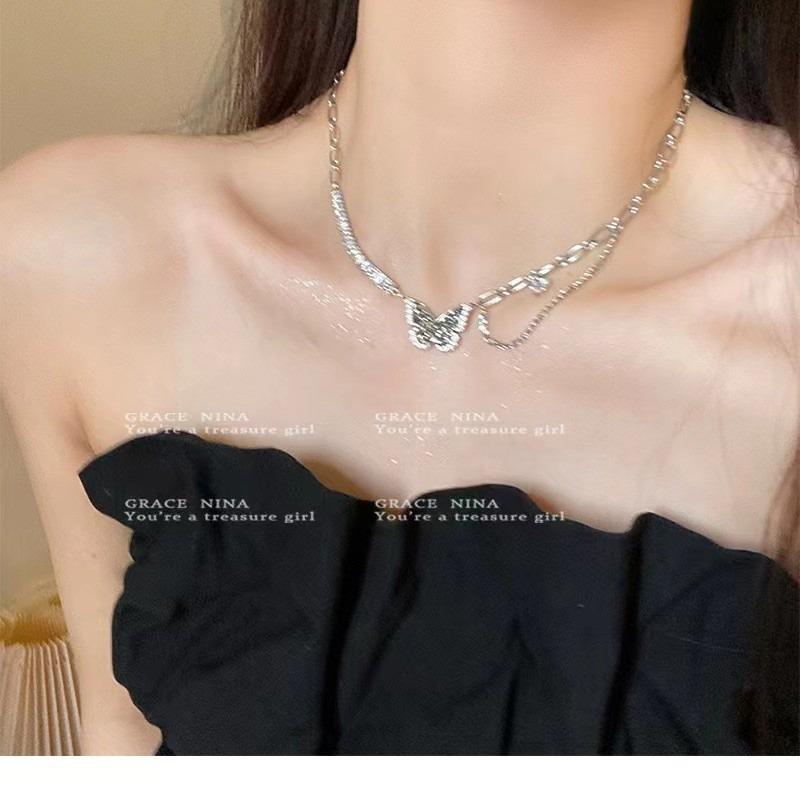 I was asked! Black zircon butterfly necklace women's autumn collarbone chain 2026 new neck chain niche high-end sense