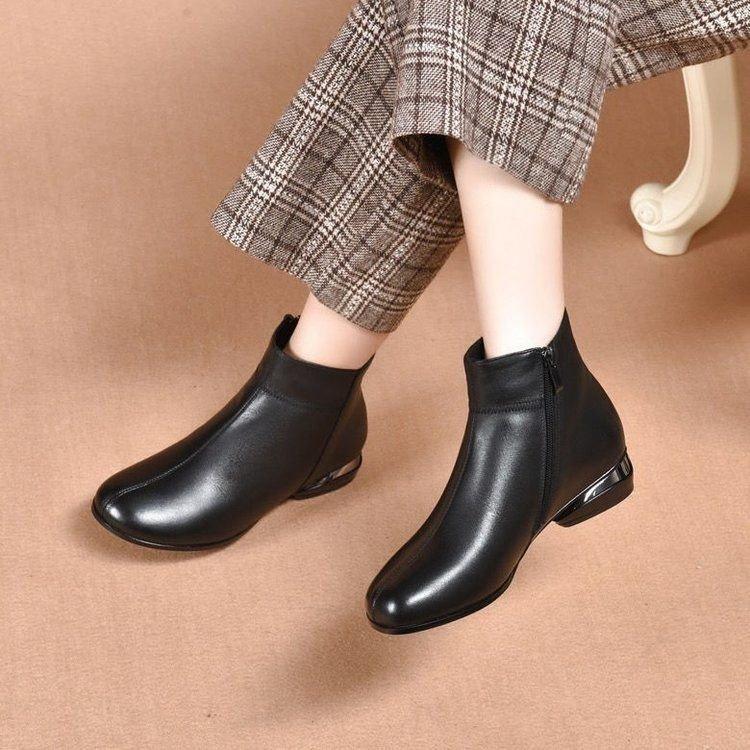 Flat-bottomed fashion short boots women's 2025 new autumn single boots round-headed soft leather bare boots winter mother soft-soled Martin boots
