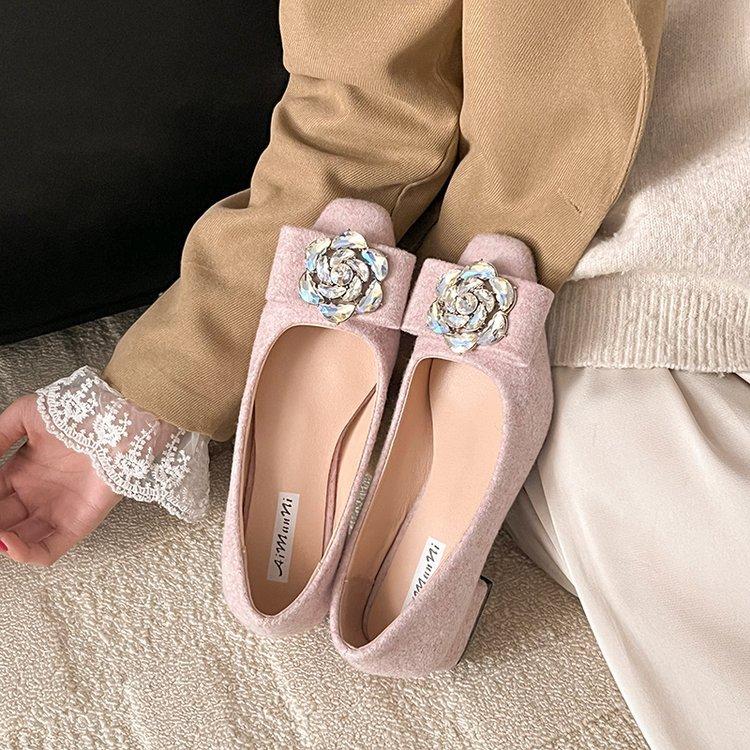 

French high-end square head rose rhinestone black single shoes women s 2025 new spring and autumn evening breeze banquet shoes Doudou shoes 40