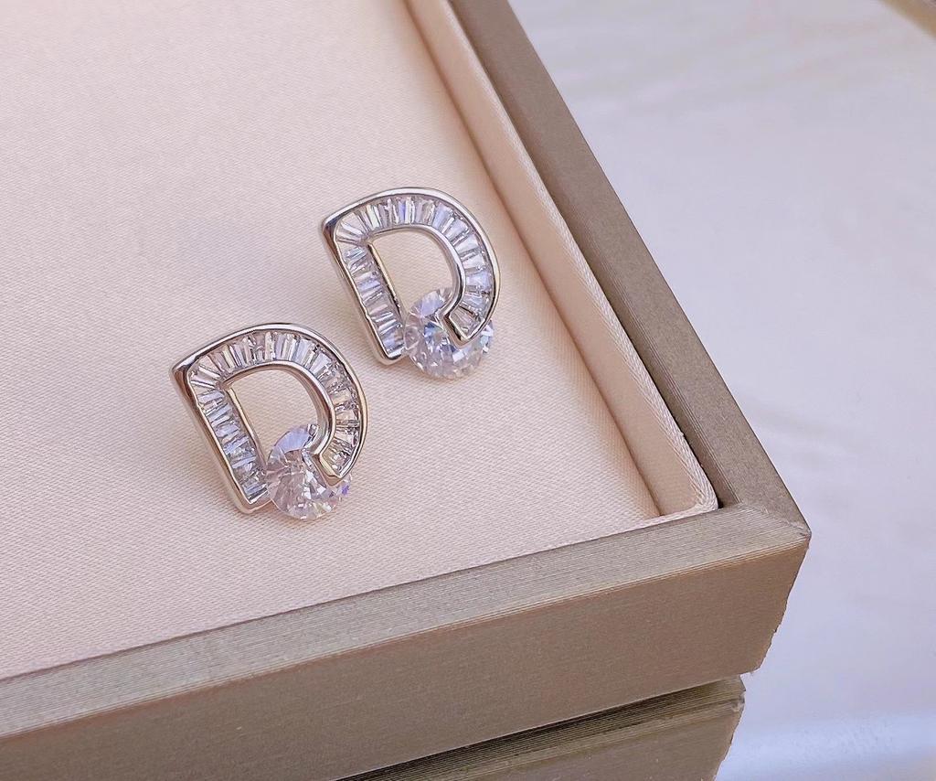 Star light point D letter diamond earrings niche design sense unique exquisite light luxury temperament versatile stud earrings