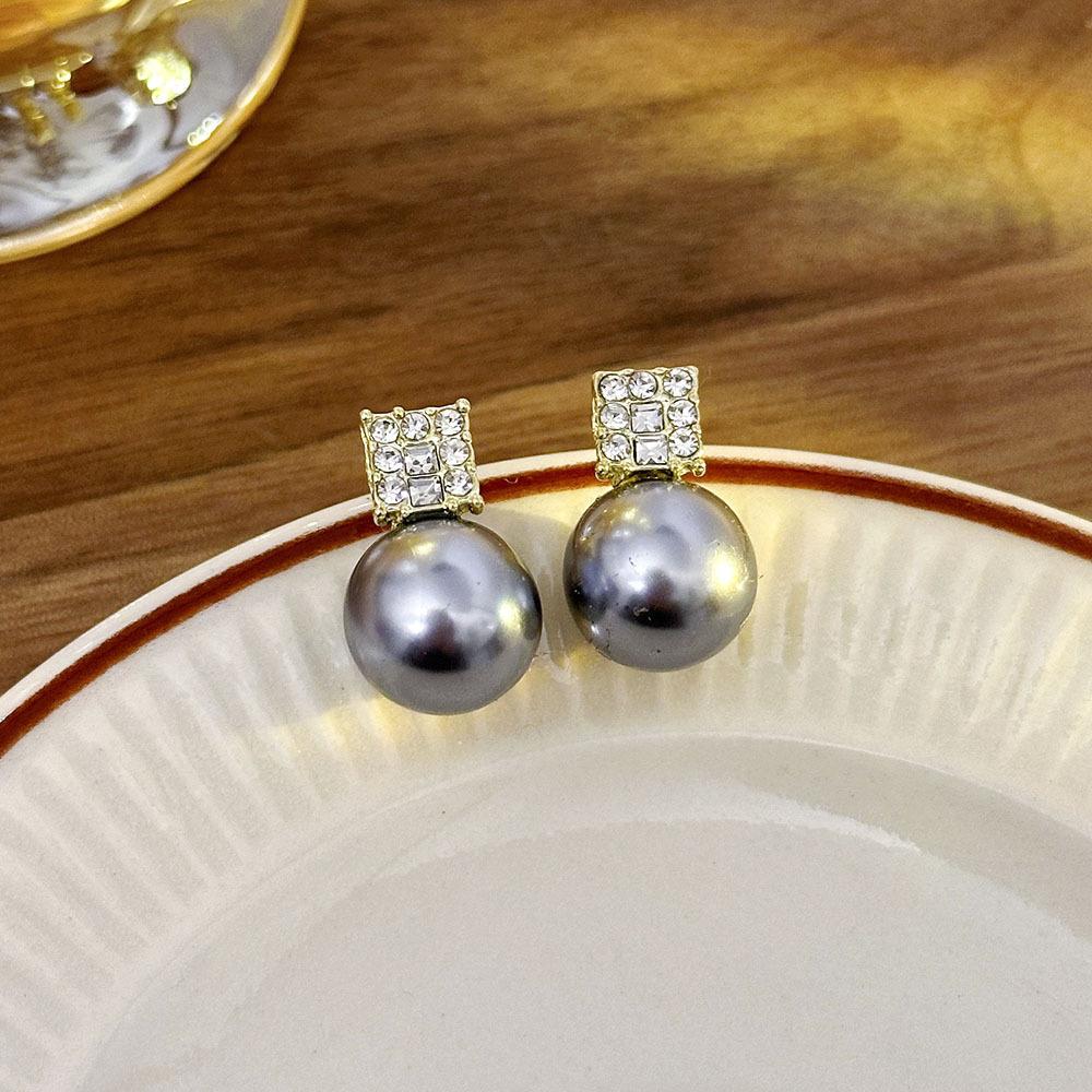 Light Luxury Pearl Stud Earrings Celebrity Temperament Flower Earrings Elegant High-end Earrings