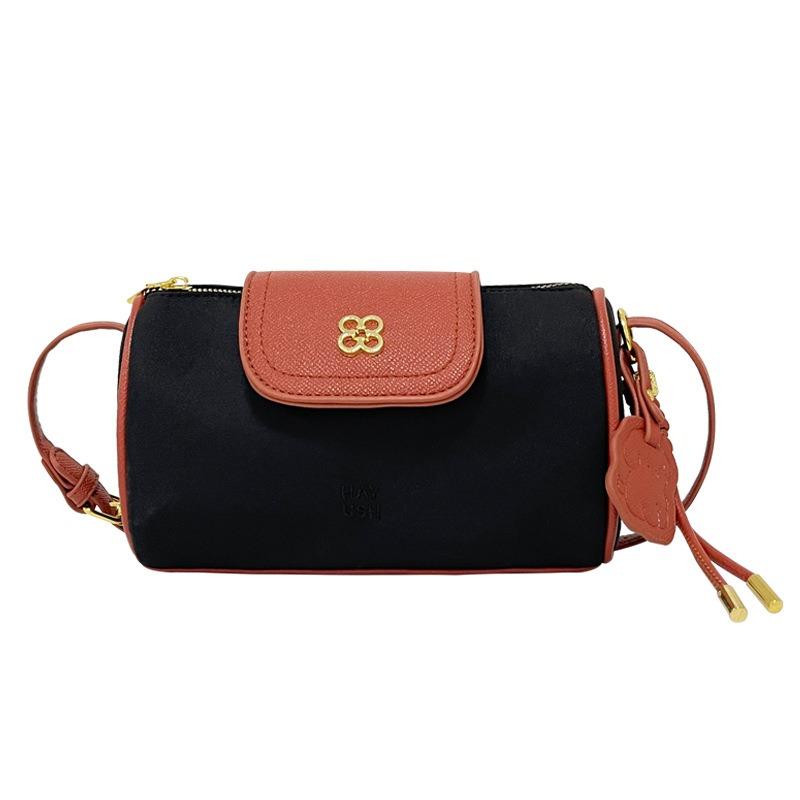 

Pillow bag temperament simple messenger bag candy shoulder bag casual versatile messenger bag new armpit bag чёрный