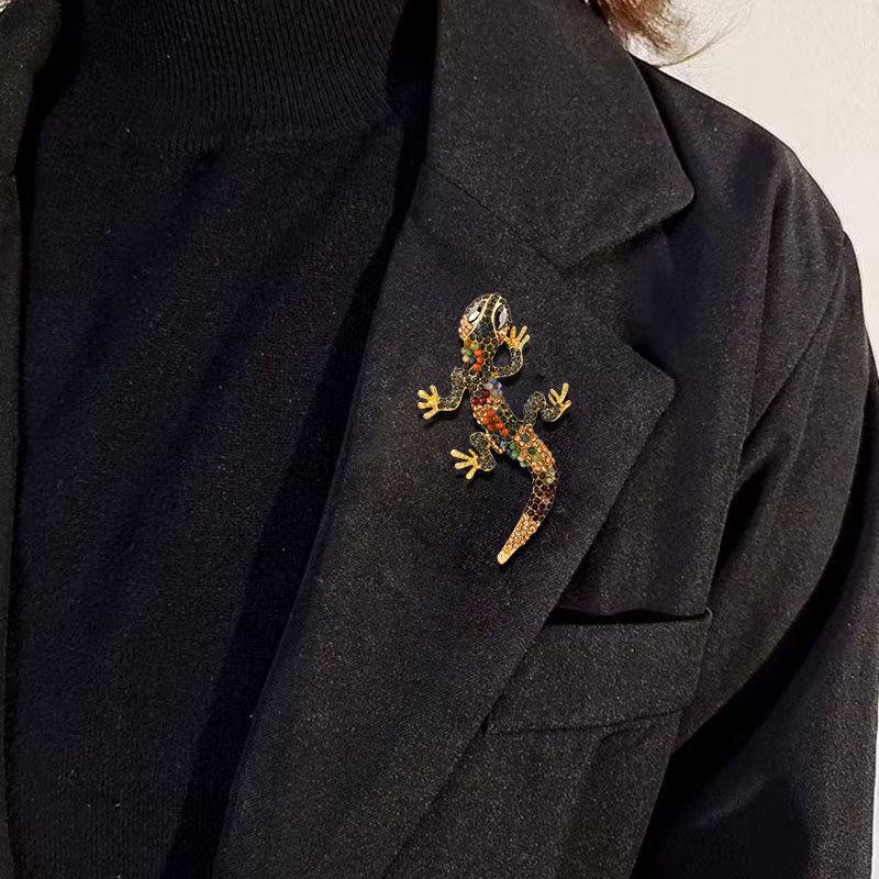 Elegant Crystal Lizard Brooch: Versatile Rhinestone Gecko Pin for Women's Fashion