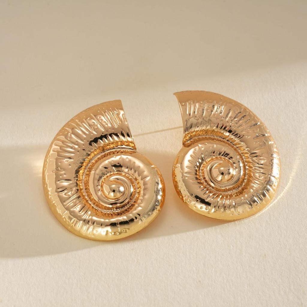Retro European & American Conch Texture Silver Needle Stud Earrings - High-end, Creative Metal Style, Personalized Niche Ear Ornaments