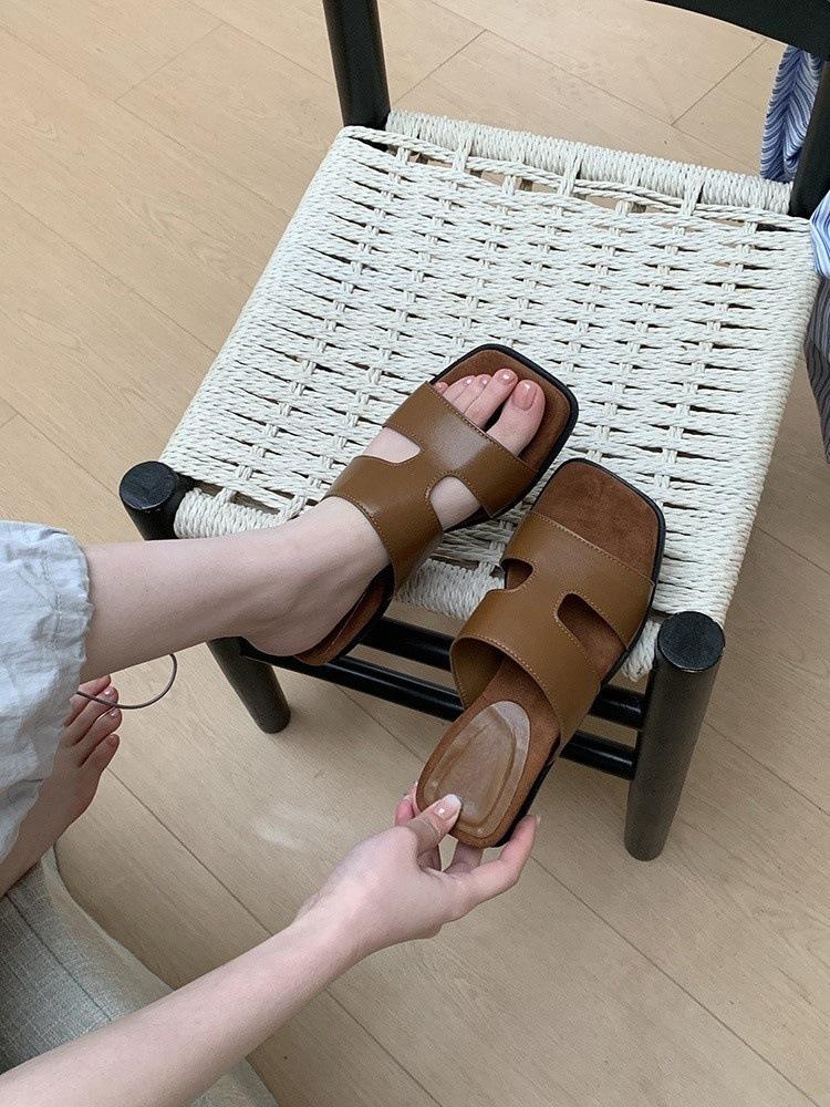 

Soft bottom gentle square head simple word with cool slippers women s skirt wear 2025 summer beach vacation slippers tide 40