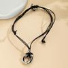 Halskette mit Anhänger für Damen, Kunstleder, verstellbar, unregelmäßiger Kreis-Anhänger, Knoten zum Binden, rostbeständig, polierte Oberfläche, Club-Party-Halsschmuck