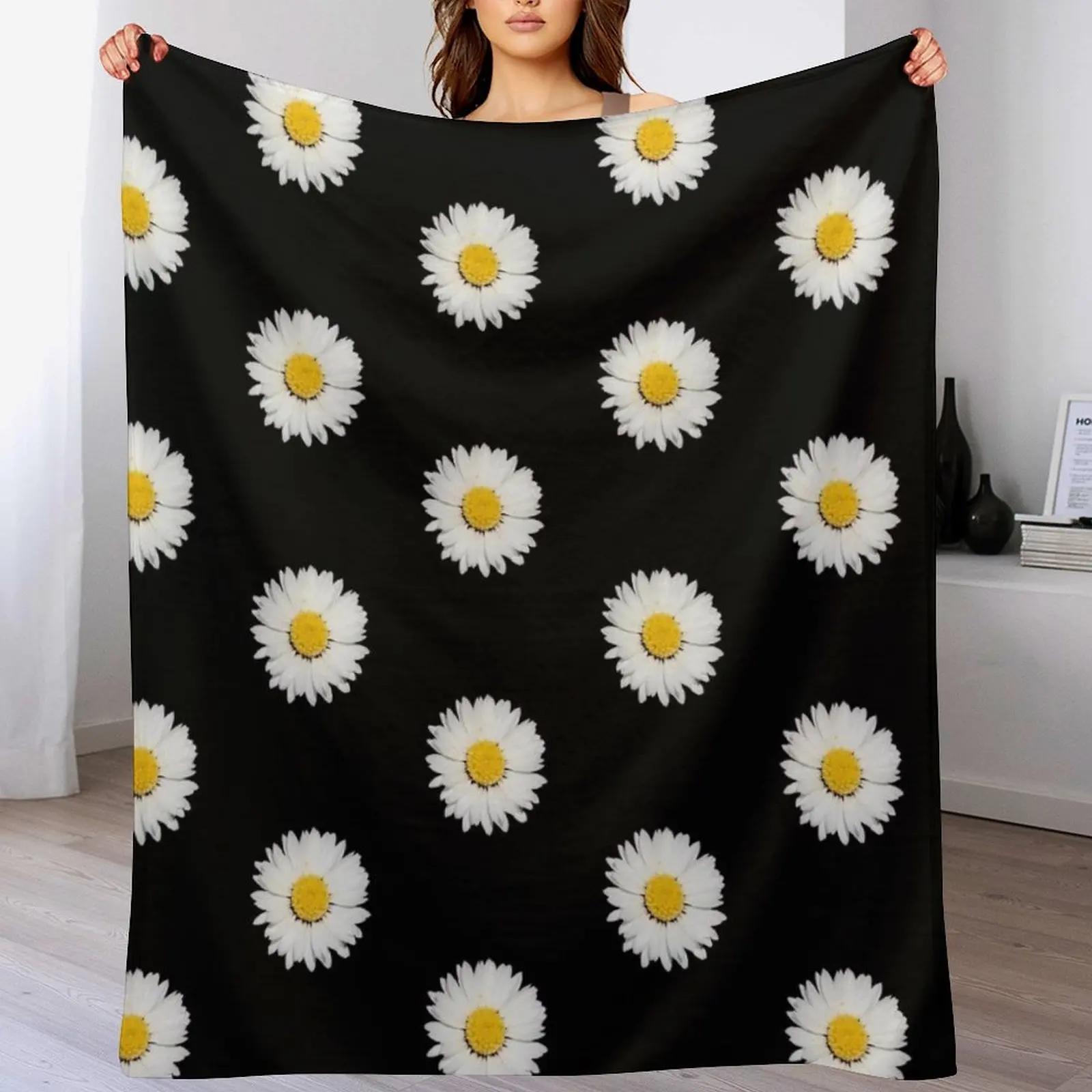 

Top View Of A White Common Daisy Isolated Throw Blanket Soft Warm Blanket Gift for Men Women Adults 102x76cm(40x30in)
