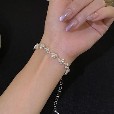 Elegant European Luxury Bracelet: Exquisite, Versatile, and Fashionably Chic Jewelry for Women.