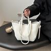 Winter Nische Lässige Tragetasche Damen Neue Große Kapazität Flügeltasche Vielseitige Pendler Unterarm Schultertasche