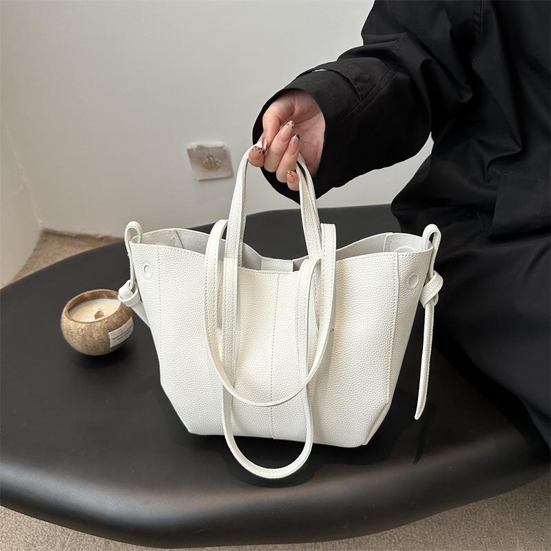 Winter Nische Lässige Tragetasche Damen Neue Große Kapazität Flügeltasche Vielseitige Pendler Unterarm Schultertasche