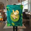 Coperta in Flanella con Fantasia Psyduck dei Pokémon, Alta Qualità, Confortevole per Tutte le Stagioni, Arredamento per la Casa, Calore e Comfort, Perfetta per Regali.