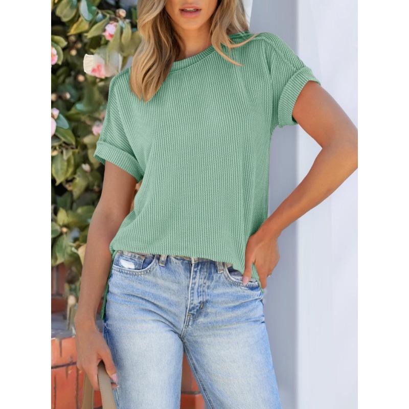 A New Summer T-shirt with A Round Neck Twisted Outer Seams and Short Sleeves