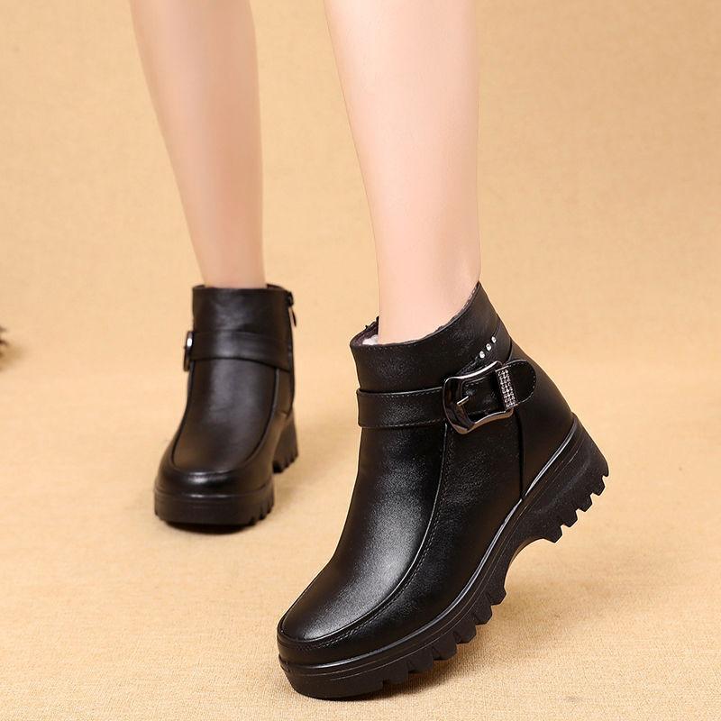 Winter cotton shoes velvet warm short boots flat bottom non-slip elderly leather shoes soft sole medium and old cotton boots women