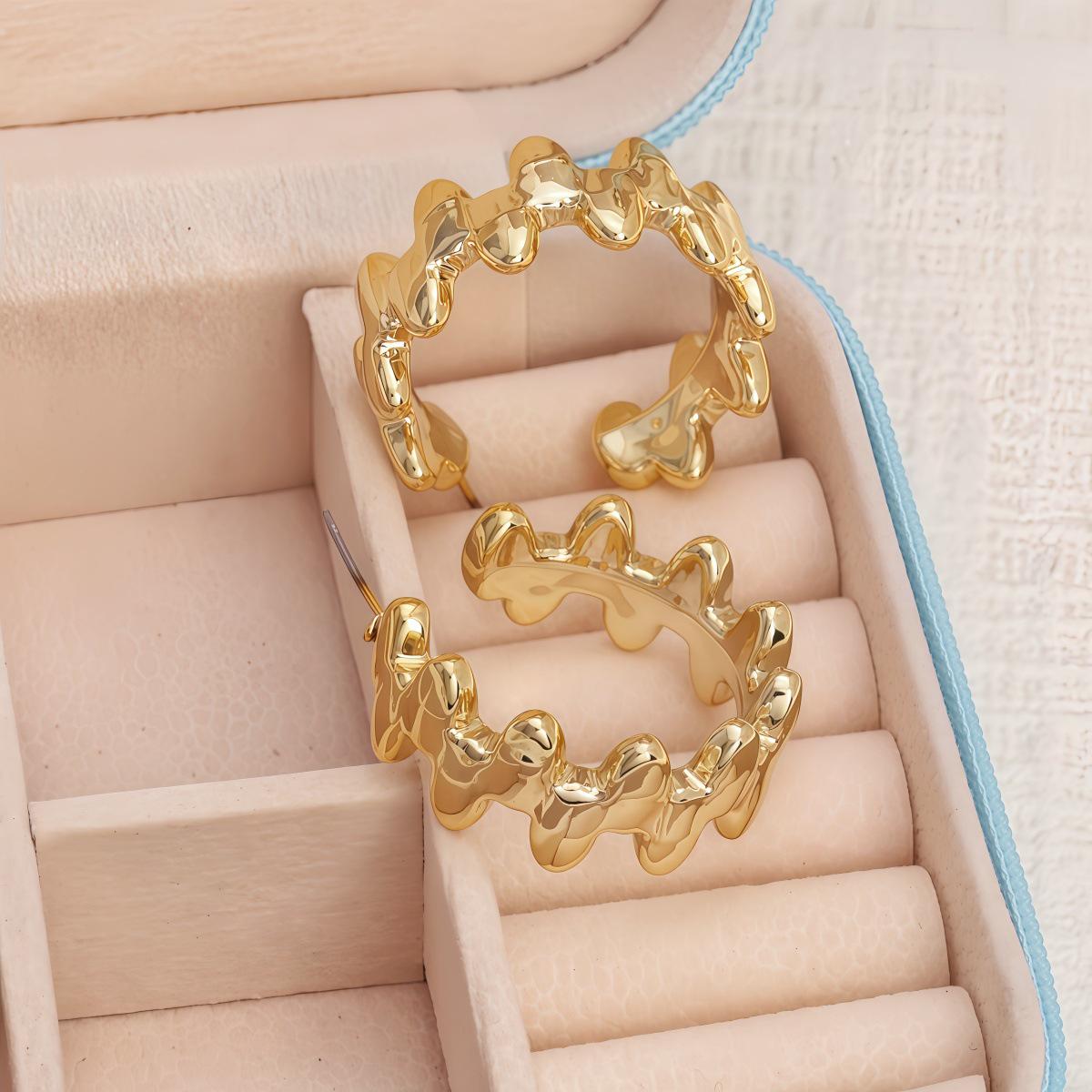 Elegant Metal Water Drop Bean Earring Set: Fashionable 3-Piece C-Shaped Design for Women