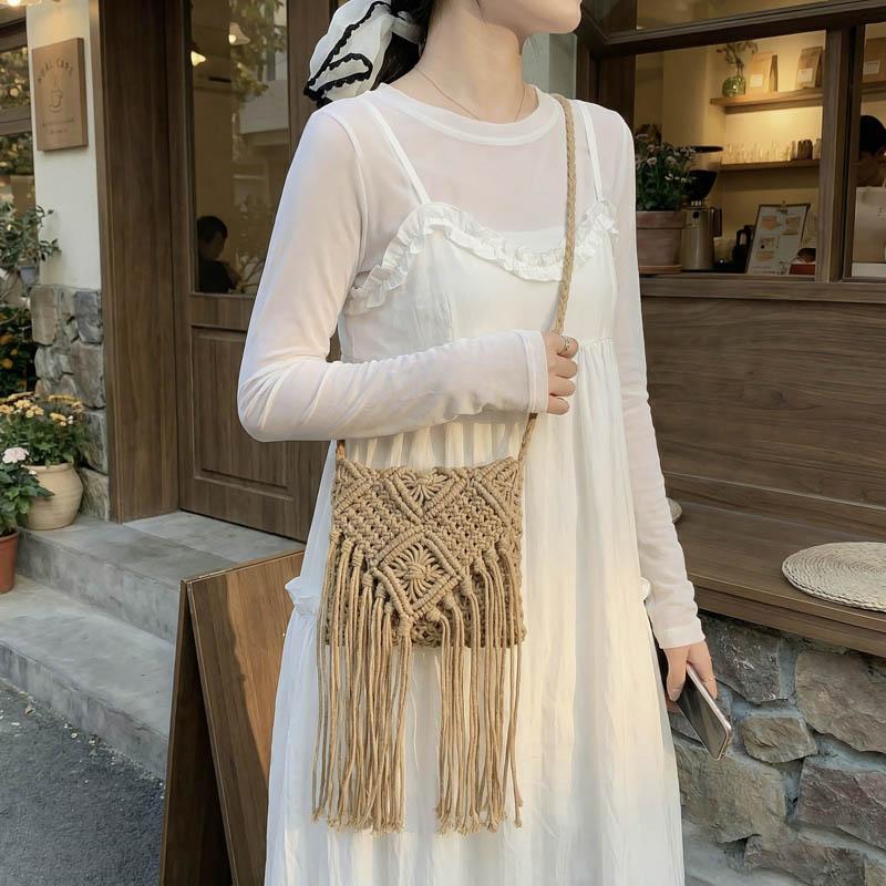 Seaside Beach Straw Bag Women's Vintage Woven Shoulder Bag Tassel Hollow Crossbody Bag