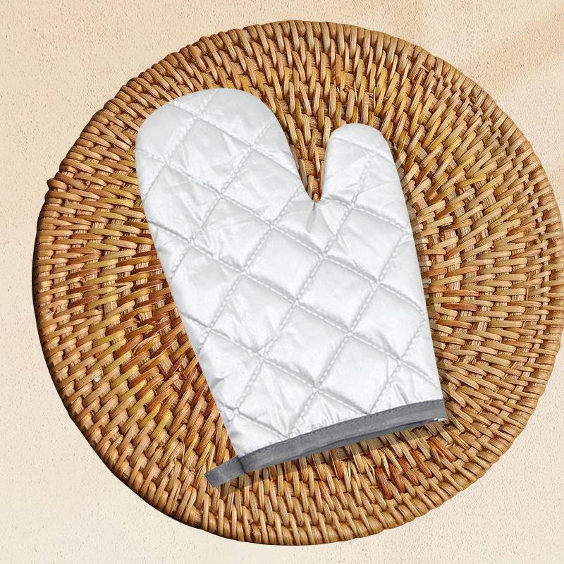 Heat-Resistant Silver-Plated Gloves for Microwave Ovens - Anti-Scald, High-Temperature Insulated.
