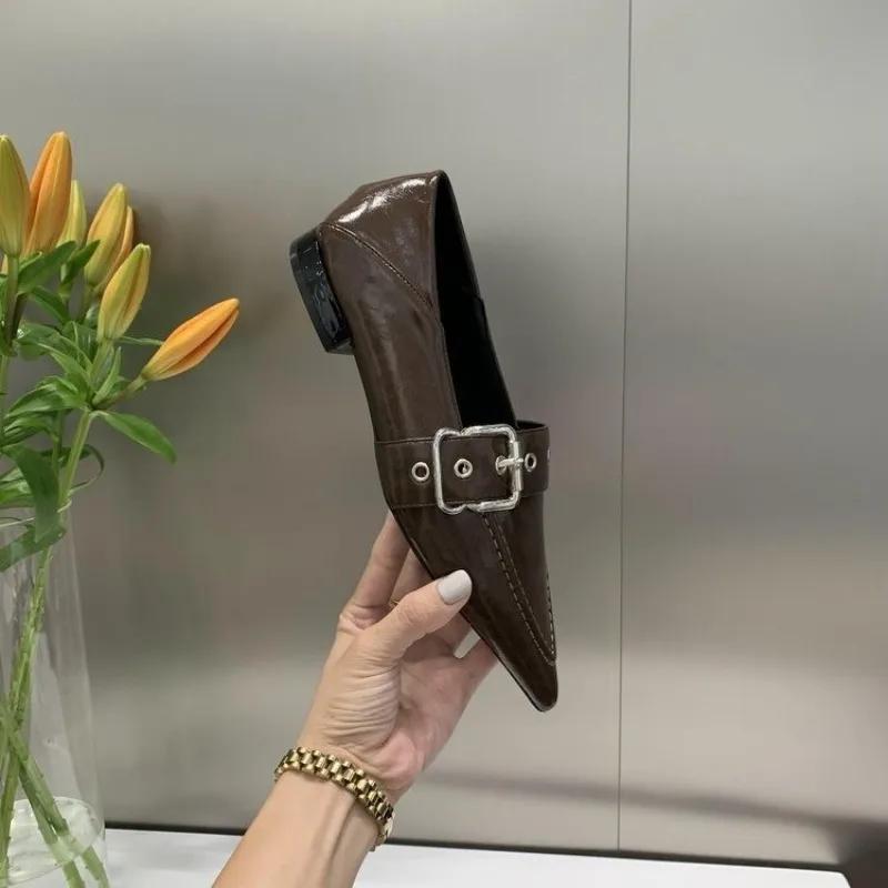 Ballerines de luxe à chaîne en métal pour femmes, ballerines peu profondes à enfiler, chaussures décontractées à talons hauts, nouvelles chaussures à talons bas et à bout pointu pour femmes