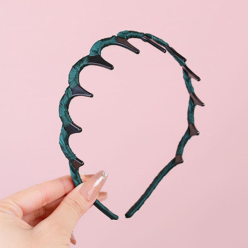 Black Flocked Big Wave Headband with Tooth Comb for Washing Face, Headband for Tidying Up Hair, Hairpin and Headdress
