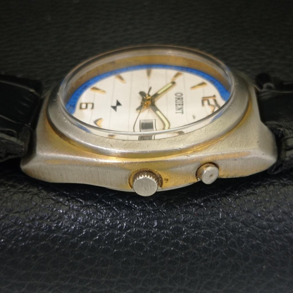 AUTOMATIC VINTAGE ORIENT 46941 JAPAN MENS WHITE COLOR DIAL WATCH a700162-5 R201-a700162