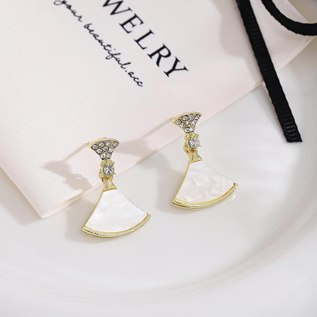Light Luxury Silver Needle French Retro Fan-Shaped Cat's Eye Diamond Earrings for Women