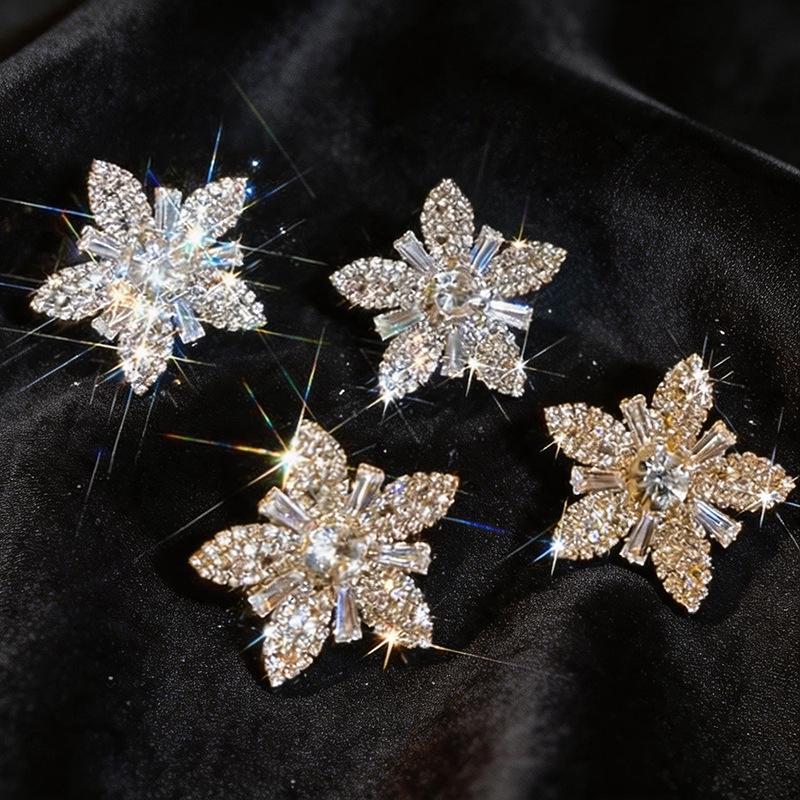 Silver Needle Rhinestone Flower Stud Earrings – Light Luxury Petal Design