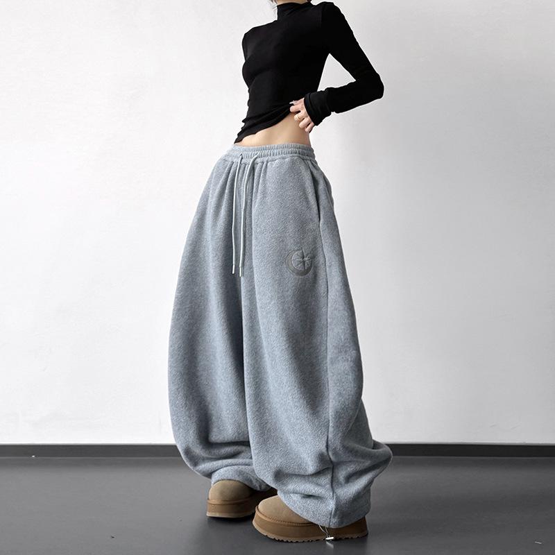 

Unisex American Retro Grey Straight-Leg Sweatpants – Niche Slimming Loose Fit Fluffy Pants L серый