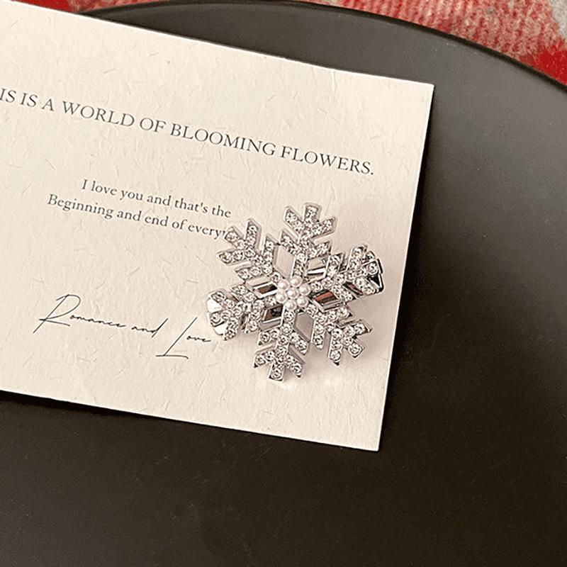 Рождественская заколка для волос «Снежинка» со стразами: Блестящая женская модная заколка-уточка для волос