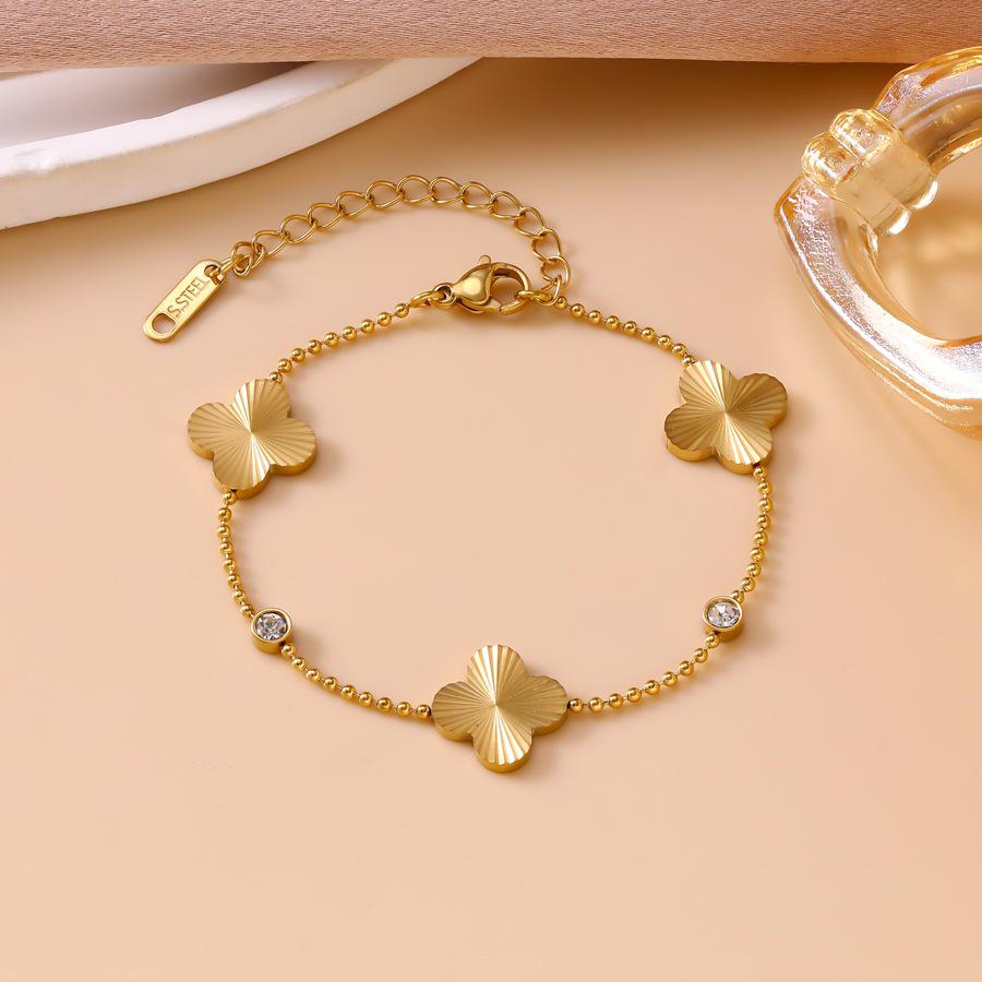 Elegant European & American Four-Leaf Clover Jewelry Set: Sparkling Bracelet, Necklace, Earrings, and Ring