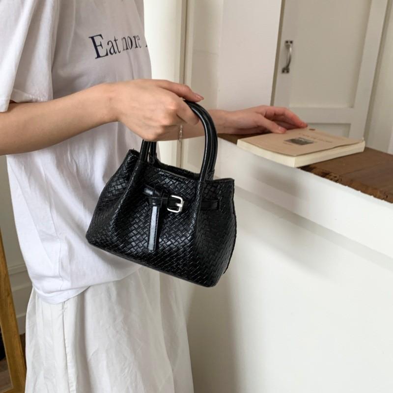 IELGY Ladies Messenger Bag Woven Pattern Summer Fashion All-Match Vegetable Basket Bag Portable чёрный