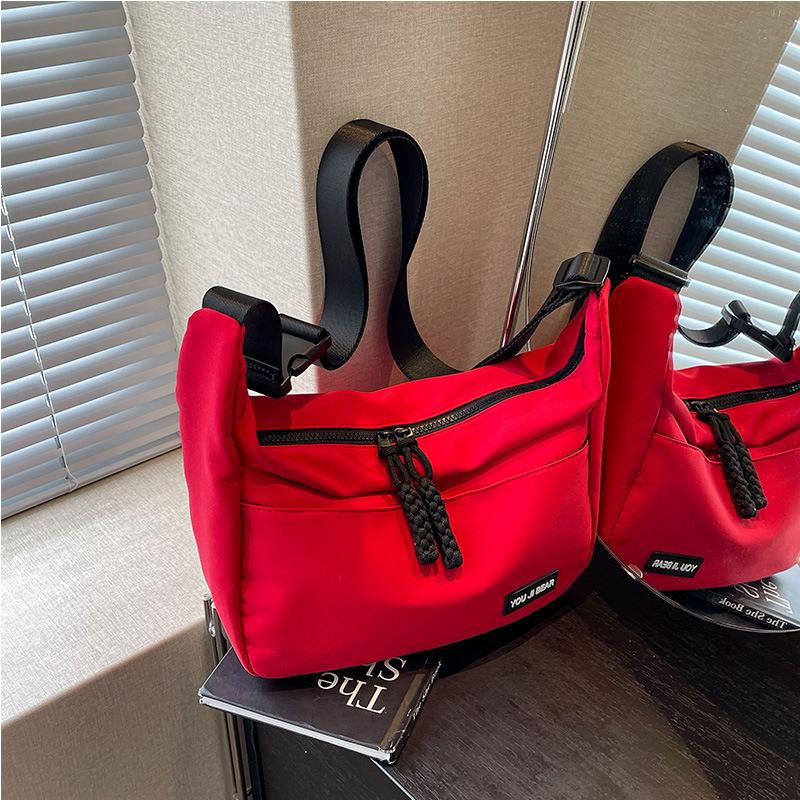 

Новая корейская модная сумка через плечо, сумка через плечо, повседневная нейлоновая тканевая сумка, модная универсальная женская сумка большой вместимости для поездок на работу