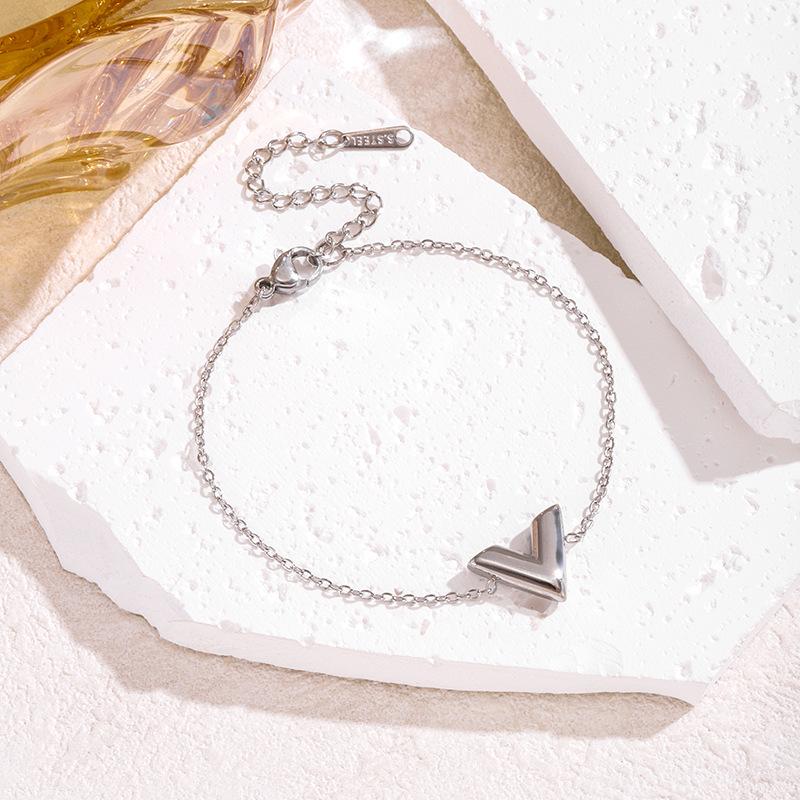 Trendy Minimalist Summer Letter V Gold Necklace for Women