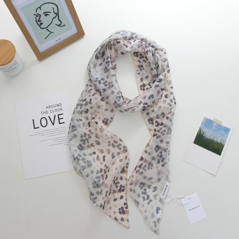 2025 Nische Persönlichkeit Colorblock Seidenschal: Vielseitiges und modisches dünnes Krawattenband-Accessoire für Damen