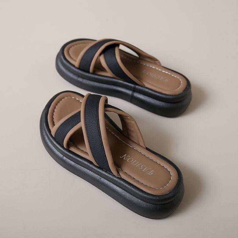 

Мягкие кожаные тапочки женские 2025 новый летний интернет-знаменитости толстая подошва дышащие нескользящие мягкая подошва женские шлепанцы 40