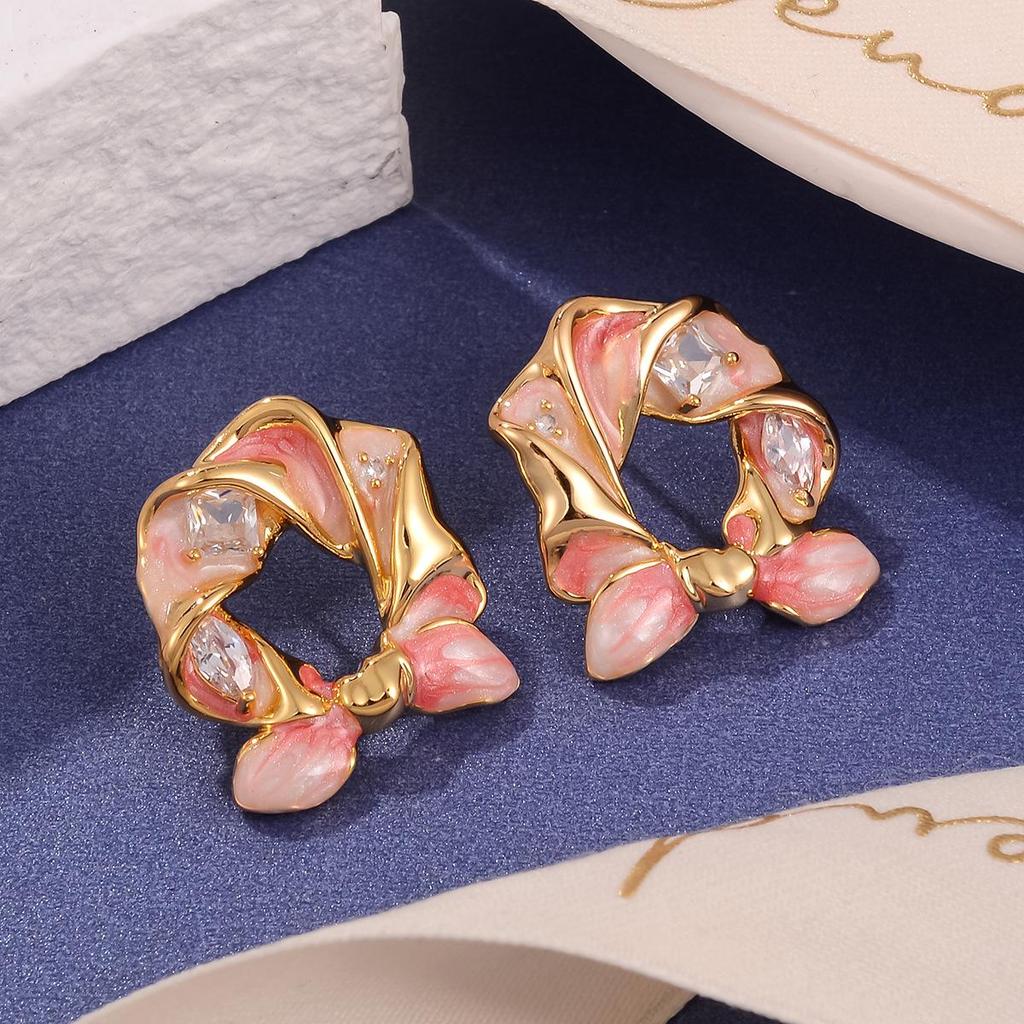 Exquisite Pearl and Floral Oil Painting Stud Earrings for Women