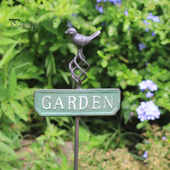 Gardening Gifts for Plant Lovers Retro Bird Garden Stake, Metal Sign Rustic Decorative Stakes Yard Decoration with Stake Flower Bed, Lawn