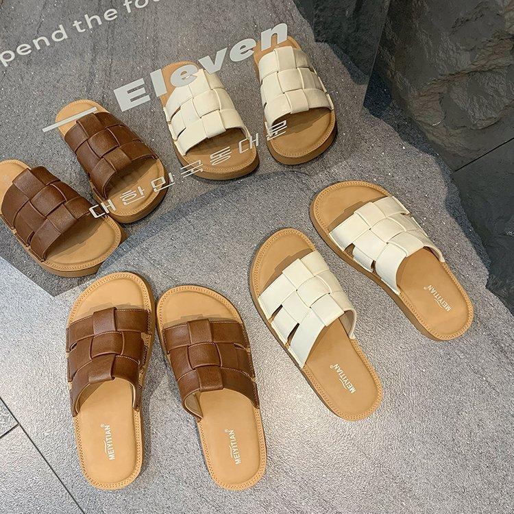 Internet celebrity soft bottom cool slippers women wear 2025 summer new fairy wind with skirt flat bottom beach one word