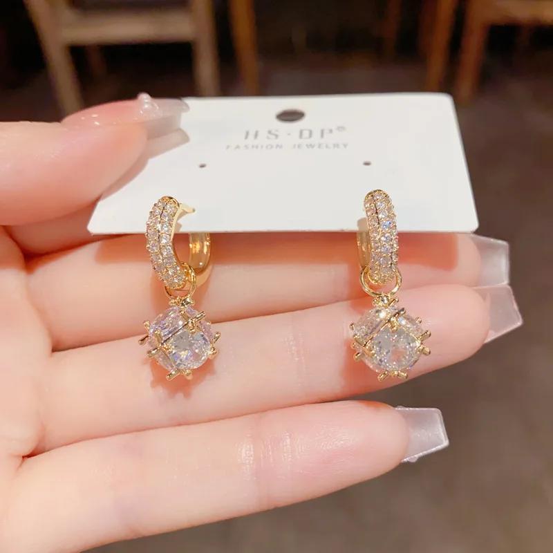 Маленькие Нишевые Минималистичные Высококачественные Изысканные Серьги с Фианитами и Стразами, Шарики, Легкая Роскошь, Модные Универсальные Серьги для Женщин.