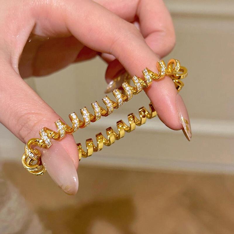 

Elegant Zircon Twisted Rope Bracelet - Luxurious & Versatile Hand Jewelry