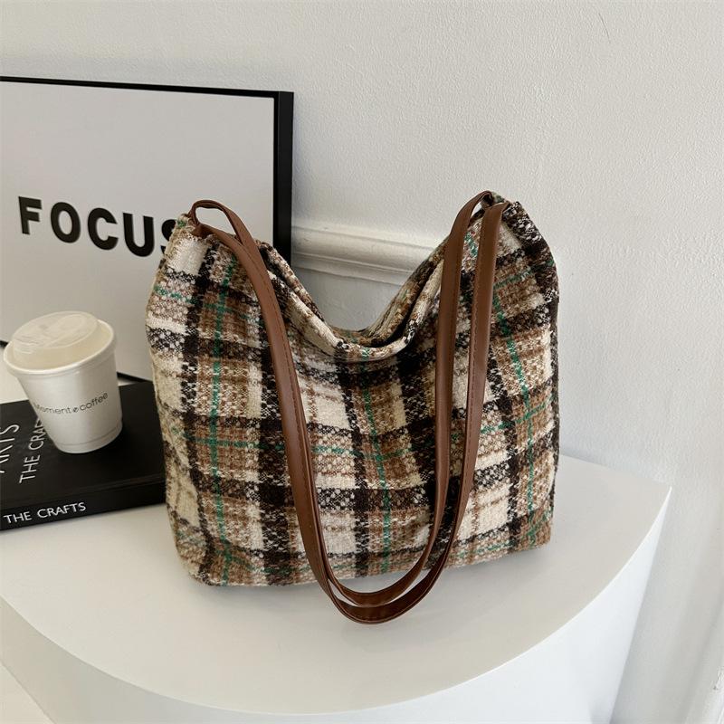 Woolen Plaid Large-capacity Fashion Simple Leisure 2025 Foreign Style Pendant Winter New Korean Version Tote Handbag