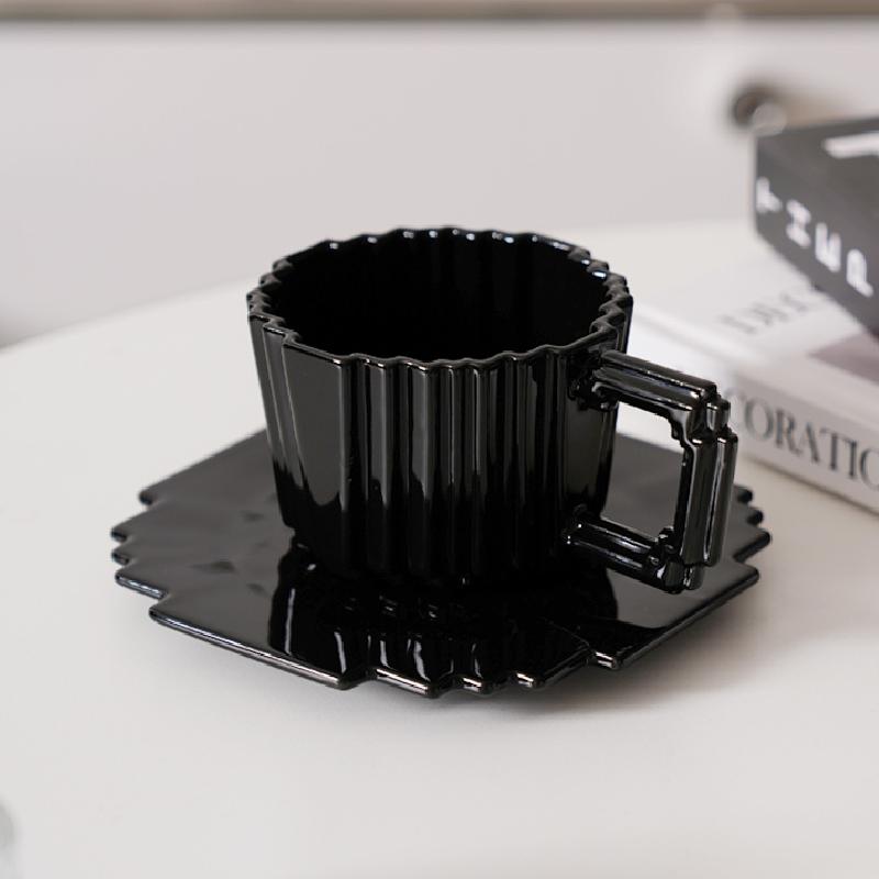 

Nordic Industrial Style Ceramic Coffee Cup with Disc Creative Irregular Latte Afternoon Tea Cup Black and White Ceramic Mug 225ML чорний