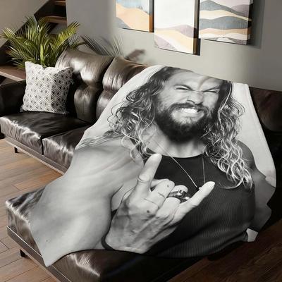 Amerykański aktor Jason Momoa Koc na Sofę Biuro Łóżko Samolot Podróż Sen Czytanie Relaks Kemping Miękki i Ciepły