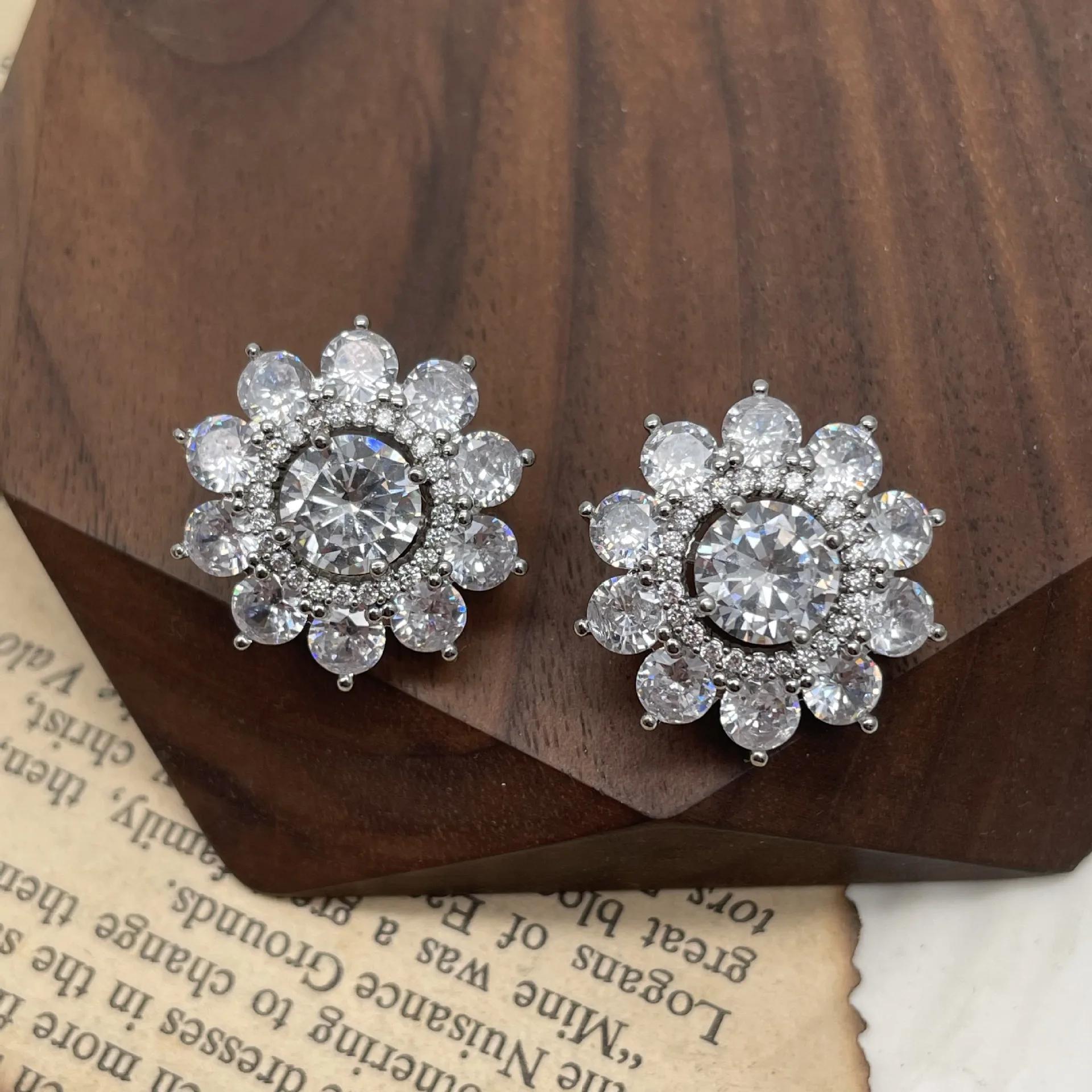 

5pcs Big Sunflower Micro-inlaid Zircon Buttons for Coat Sweater Cashmere Knit Cardigan Shirt 35L 22MM срібний
