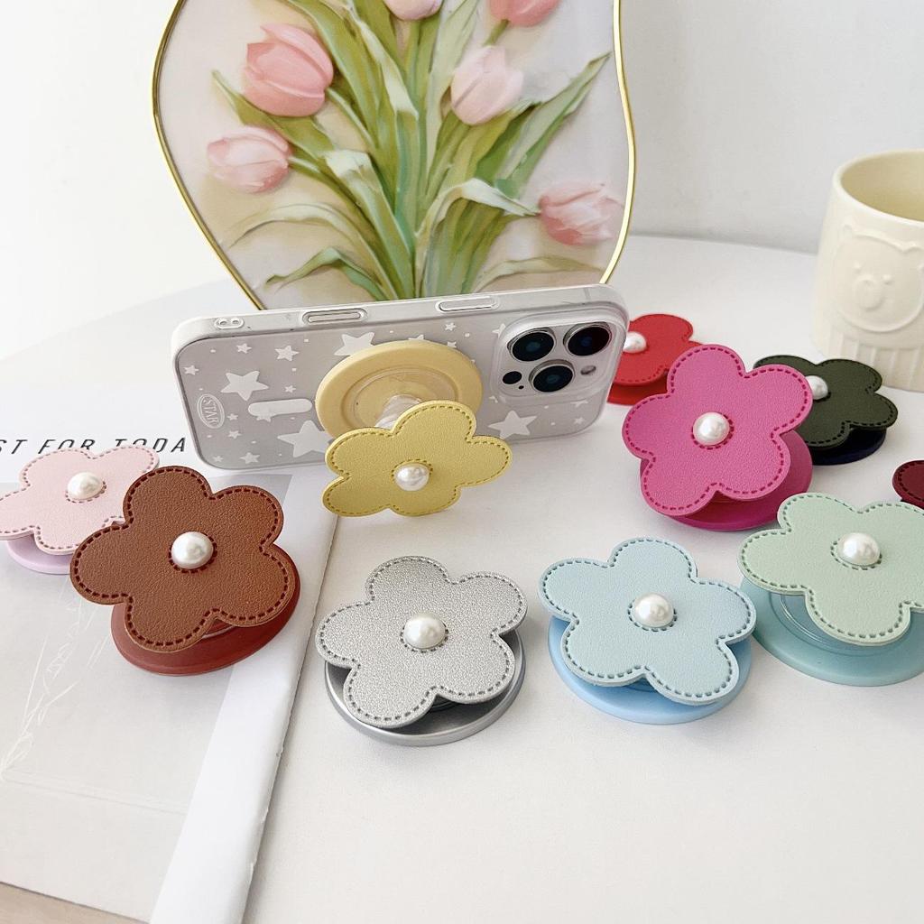 Pearl Leather Flower MagSafe Phone Holder: Strong Retractable Magnetic Grip