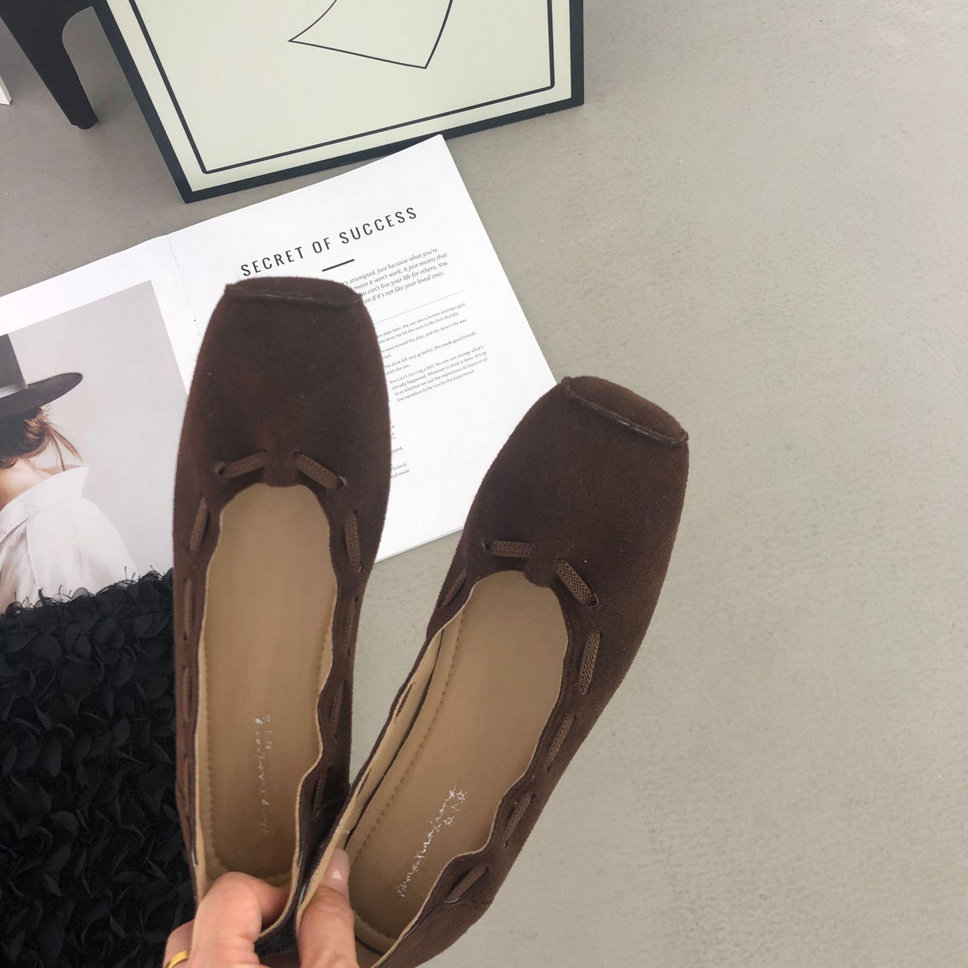 

Французские ретро туфли на мягкой подошве с неглубоким вырезом женские 2025 новая нишевая мода ленивые с квадратным мысом педали Дуду 39