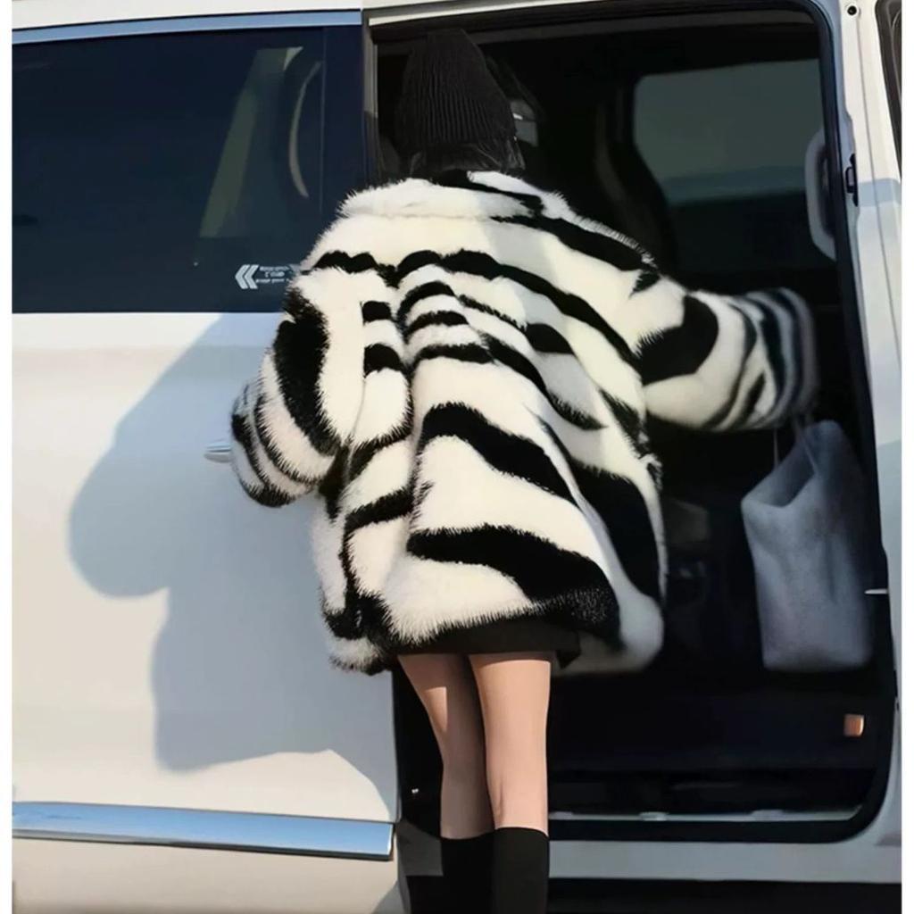 2024 New Autumn and Winter Trend Jacket Thickened Fashion Foreign Leisure Versatile Toka Zebra Pattern Large Skimming Collar Simulation Fur