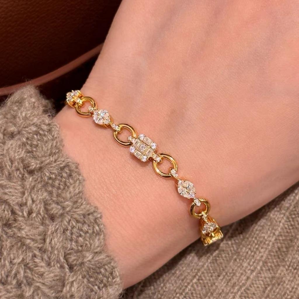 Old Money Stil~Französisch-stiliges ineinandergreifendes Diamant-OT-Schnallen-Armband für Damen, leichter Luxus, Nische, exquisit, High-End, gespleißter Schmuck