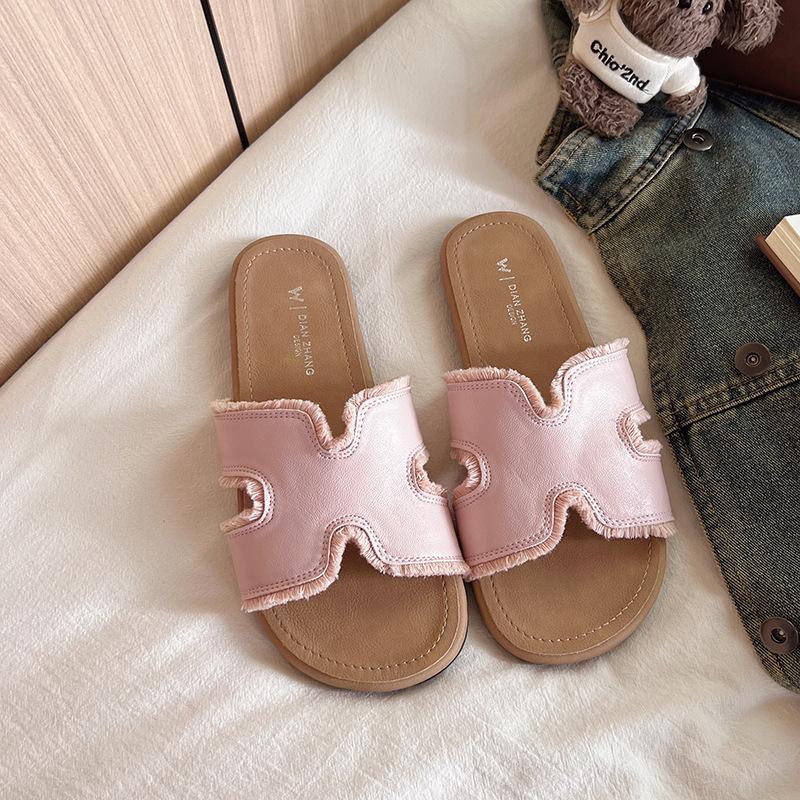 Wear summer popular super fire Boken cool slippers with skirts go out seaside niche thick-soled slippers women 2025 new