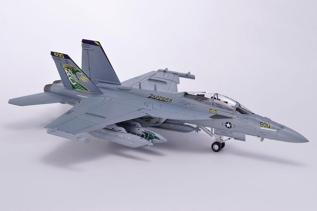 PLATZ Scale American Electronic Warfare Aircraft Growler Zappers with Metal AOA Probe Plastic Model Kit 1/48 EA-18G VAQ-130 Parts, TPA-60 (Airplane)